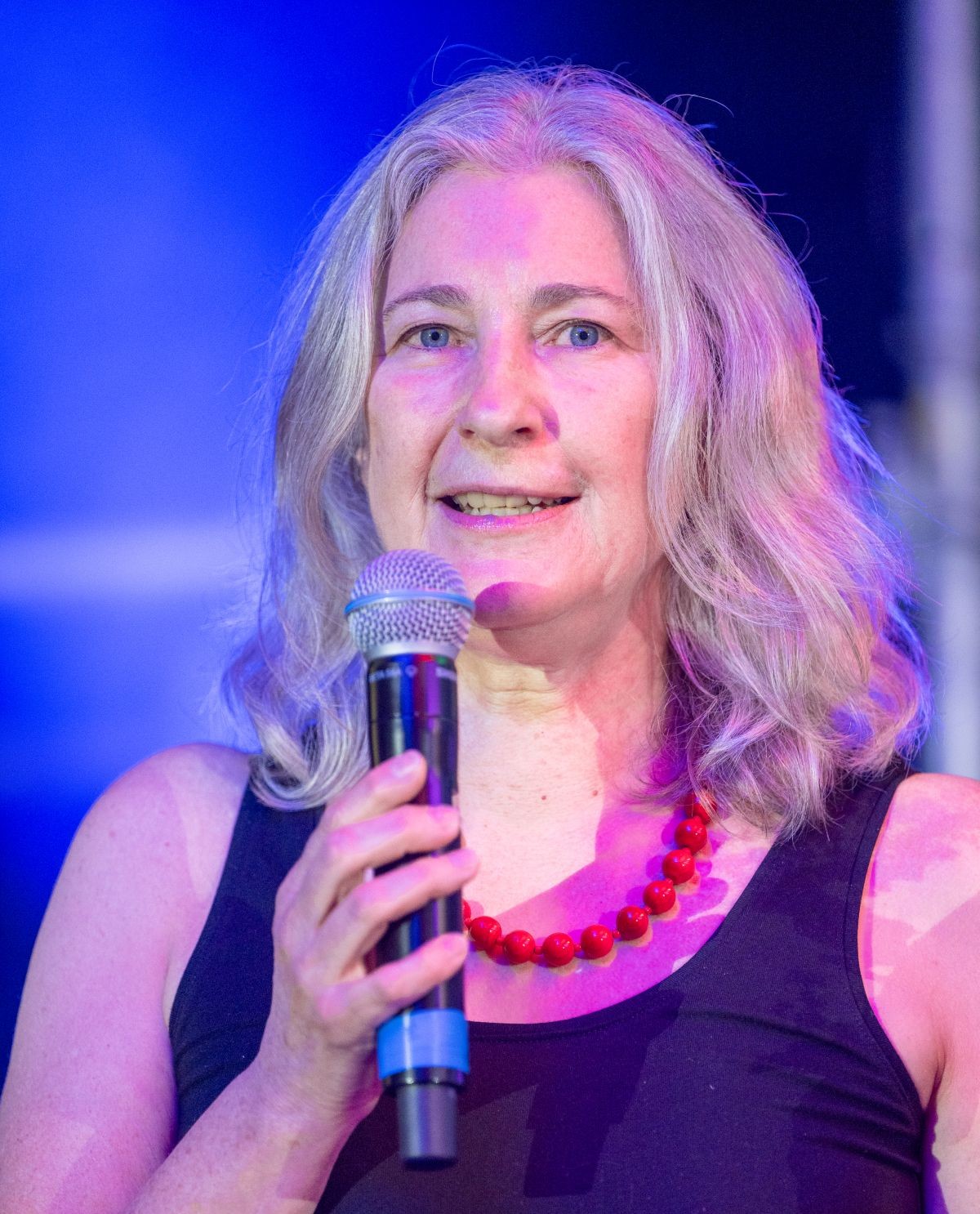 Du betrachtest gerade Warum die Welt mehr weibliche Medizin braucht zu Gast bei Podcast Podcast